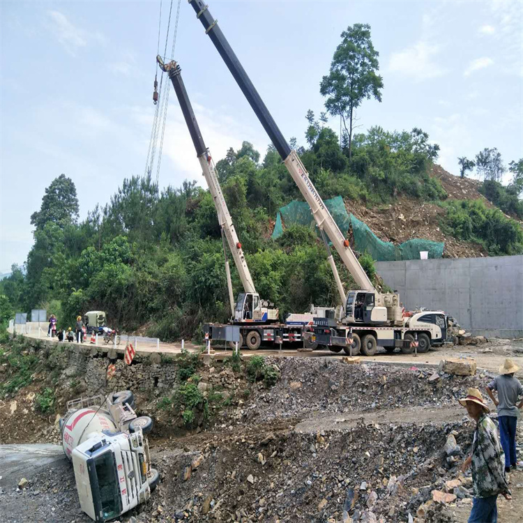 遵化汽车掉沟里叫吊车救援要多少钱
